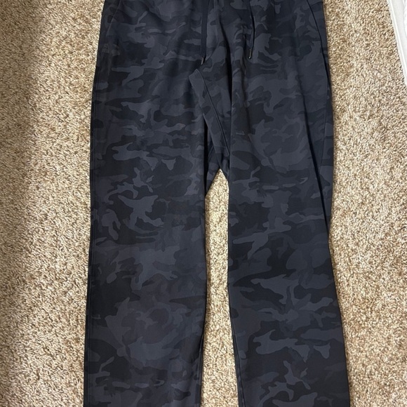 lululemon athletica Pants - Lululemon On the Fly 7/8 Pant Incognito Camo Multi Grey